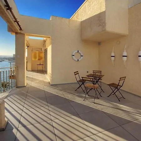 Maestroparada Beachfront Terrace Lejlighed *